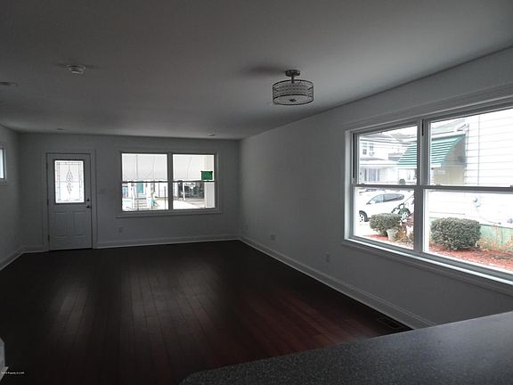 3rd image of 185 Meyers St