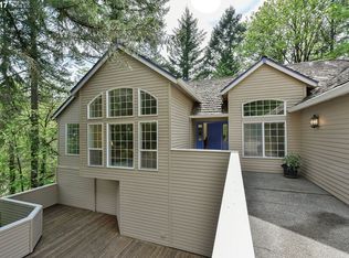 10833 SW Southridge Dr, Portland, OR 97219