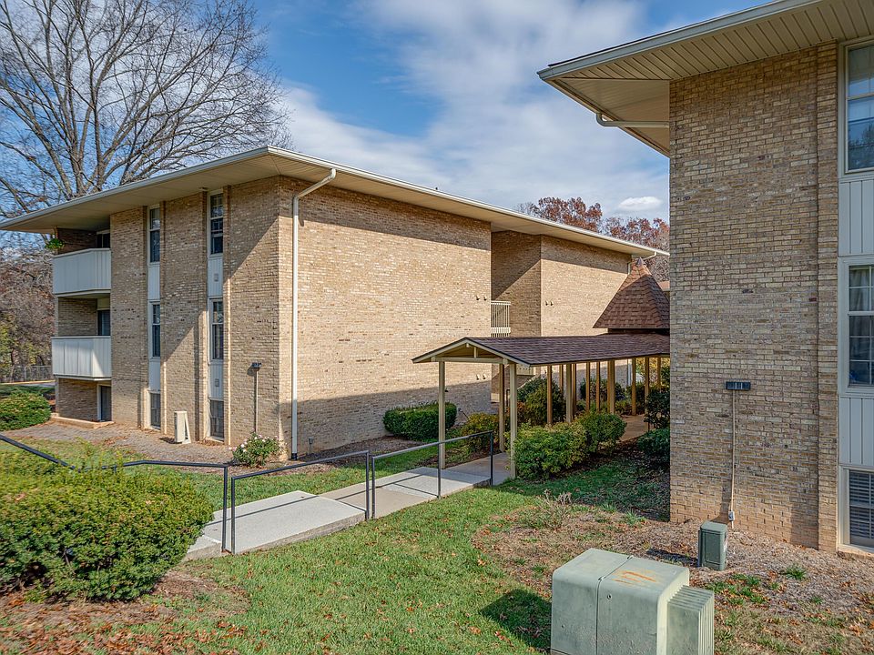 1st image of 5260 Crossbow Cir Unit 12D