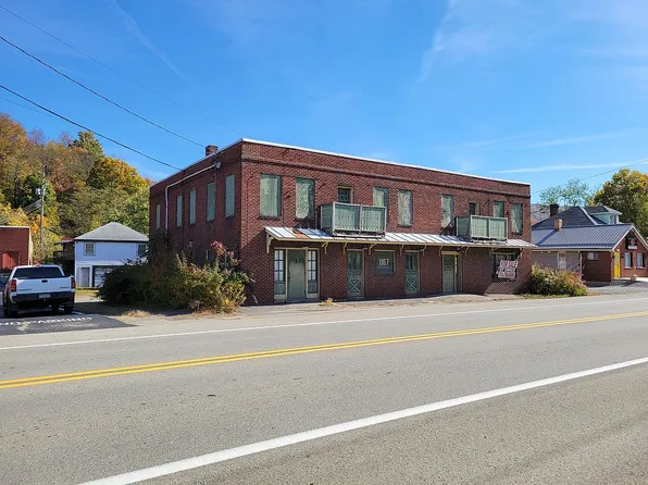 1167 National Pike, Hopwood, PA 15445