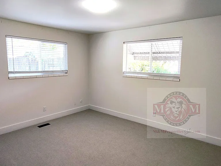 2021 S Broadmoor St — Photo 11