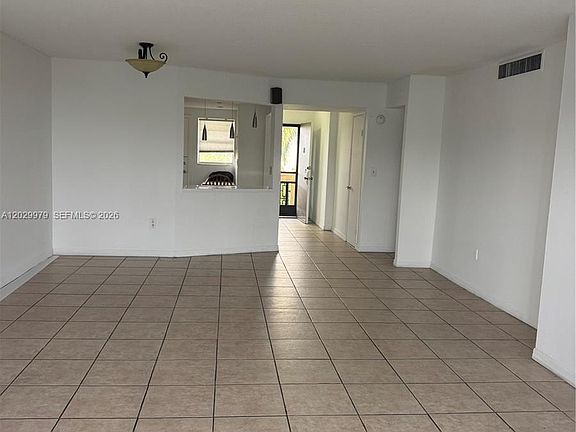 3rd image of 1710 NE 191st St APT 411-3