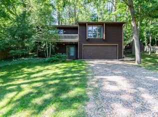 2808 Kensington Dr, Kalamazoo, MI 49008