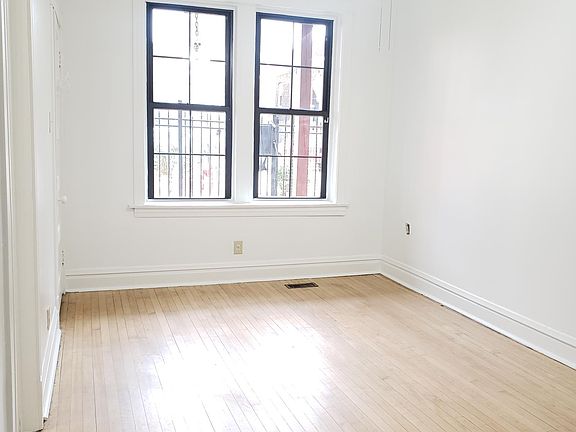 2nd image of 3634 S Hermitage Ave APT 1