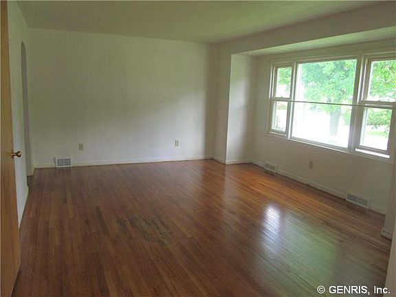 4th image of 801 East Ave