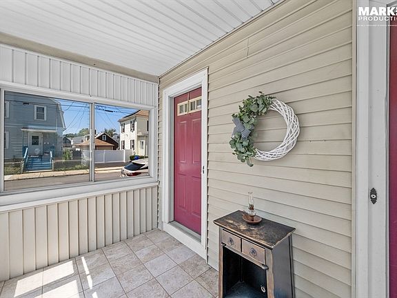2nd image of 354 Lynn St