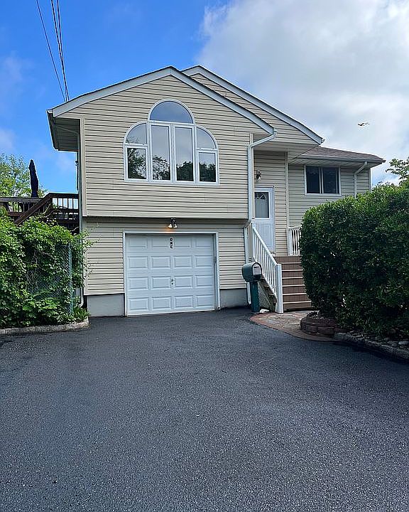 1st image of 1 Stillhunter Ln