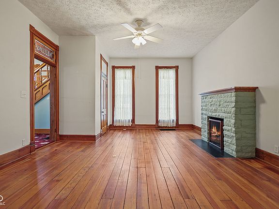 5th image of 740 E Washington St