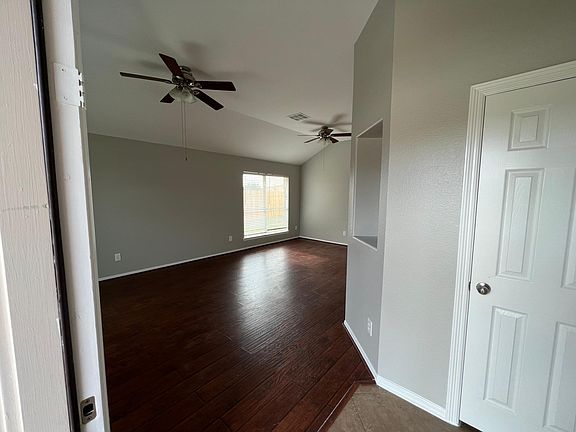 3rd image of 107 Golden Sunset Ct