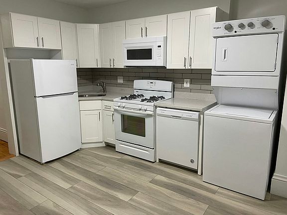 4th image of 252 Windsor St #3