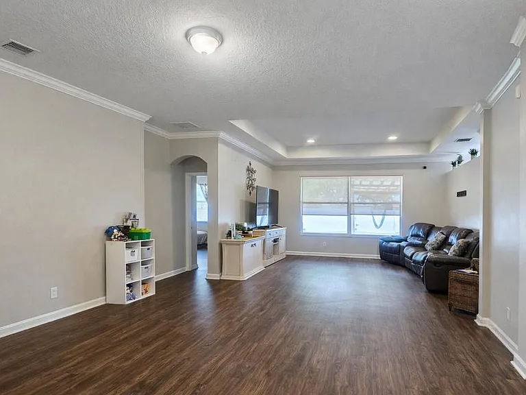 2481 SE Berkshire Blvd — Photo 2