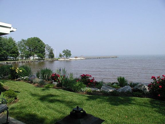 Community fishing and crabbing pier