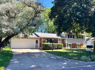 1260 April Ln, Green Bay, WI 54304