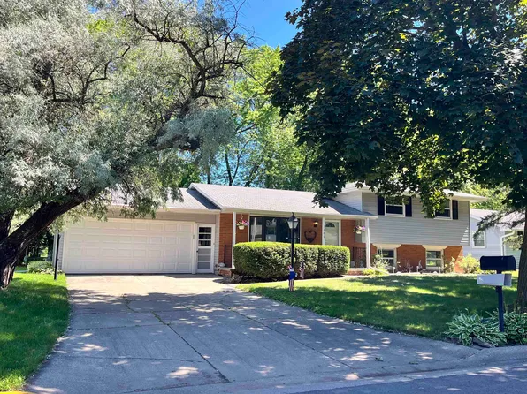 1260 April Ln, Green Bay, WI 54304