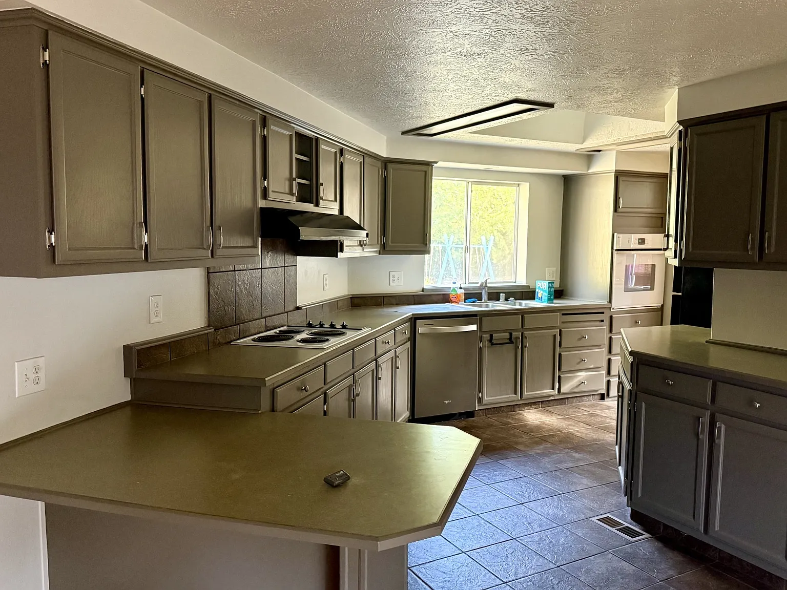 3 bed, 1500 sqft, $2,600 — Photo 4