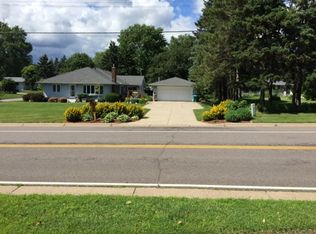 2201 Roselawn Ave W, Roseville, MN 55113