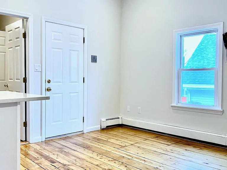 131 Pearl St — Photo 8
