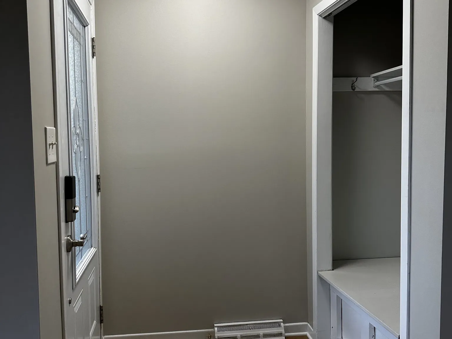 4 bed, $2,400 — Photo 2