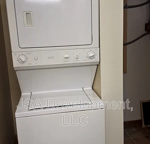 220-224 E 4th St #204 — Photo 7