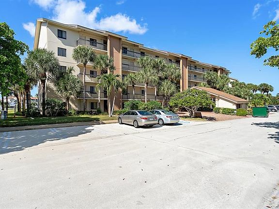 3rd image of 701 Seafarer Cir APT 102