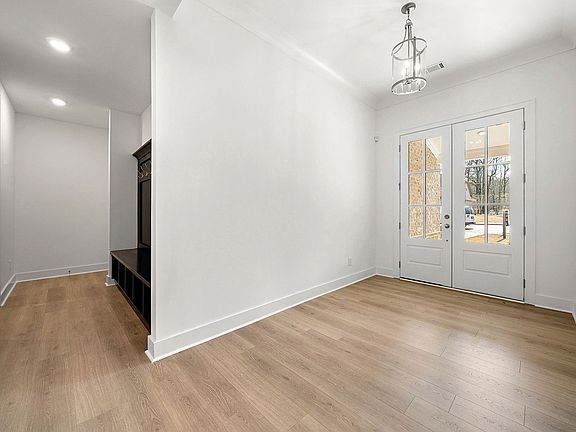 4th image of 2670 Joseph Dr