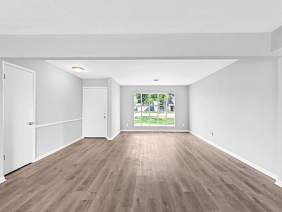 4th image of 101 Wildrose St