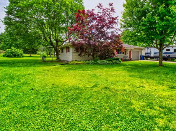 19098 Sandy Dr, Goshen, IN 46528