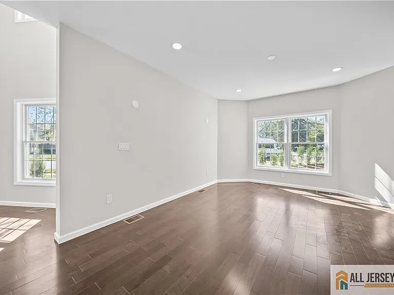 7 Mount Pleasant Ave — Photo 6
