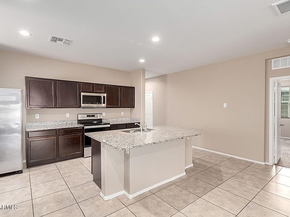 4th image of 1744 W PINKLEY Avenue