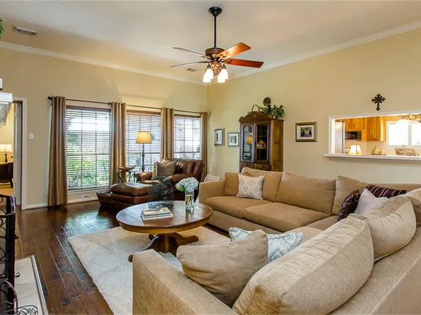 2203 Country Mile Ln, Richmond, TX 77406