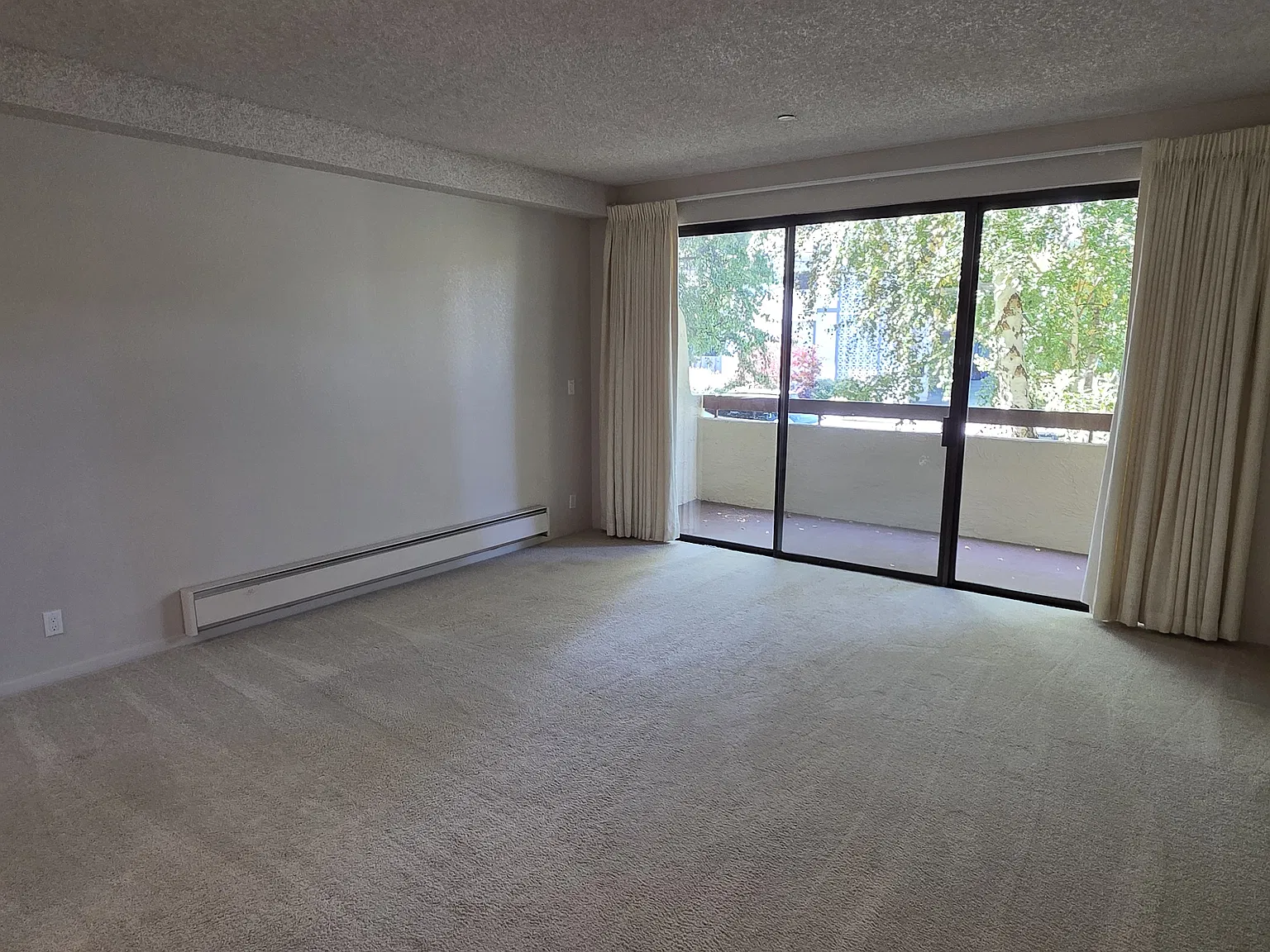 1 bed, 1040 sqft, $3,300 — Photo 4