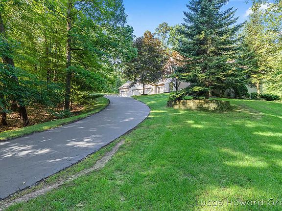 4th image of 3369 Blue Water Pines Dr NE