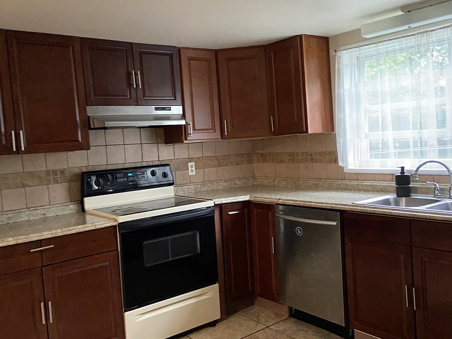 3 bed, $2,800 — Photo 3