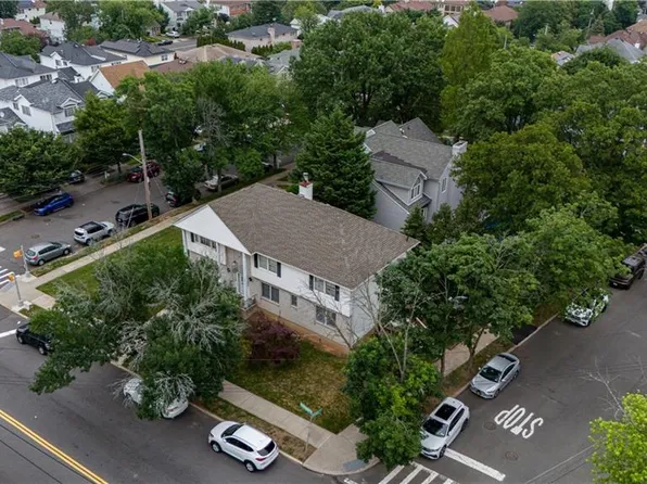 669 Bloomingdale Rd, Staten Island, NY 10309