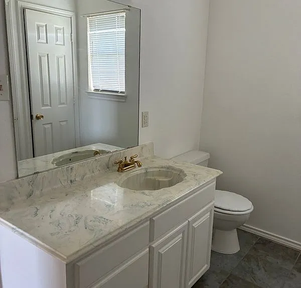 406 N Denny St #B — Photo 11