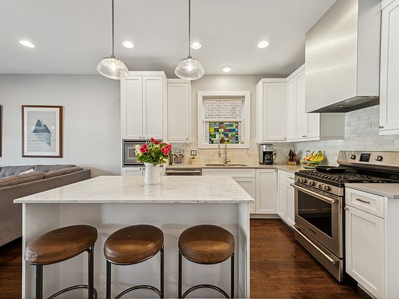 5th image of 4612 W Addison Ave