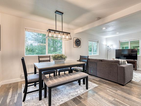 Dining area that can easily sit 6!
