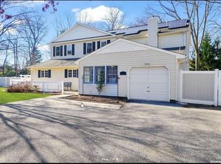 4 Wedgewood Ln, Miller Place, NY 11764