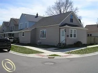 902 Rawlins St photo 1