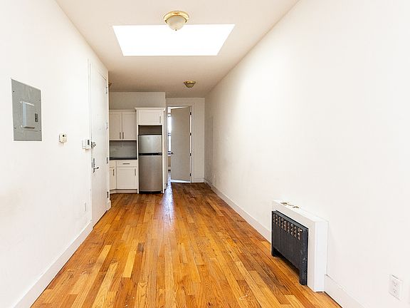 2nd image of 226 Suydam St APT 3L