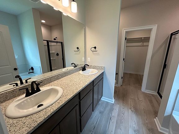 4th image of 307 Jacey Dr