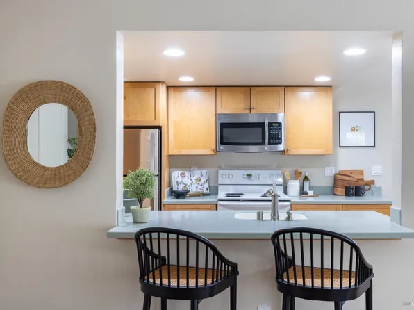 17 Sailmaker Court, San Rafael, CA 94903