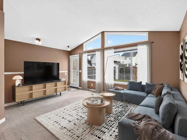 342 E Prestwick Cir SE, Calgary, AB T2Z 4P4