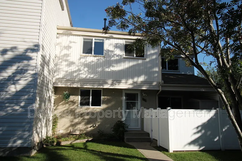 20 Woodvale Vlg NW