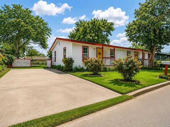 3rd image of 306 E Lindbergh Blvd