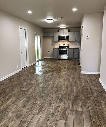 3rd image of 6714 Blue Oak Ln