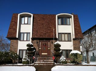 13 Arena Ct, Elmwood Park, NJ 07407