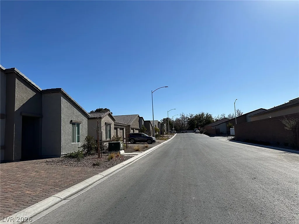 4 bed, 3.0 bath, 2470 sqft, $3,000 — Photo 3