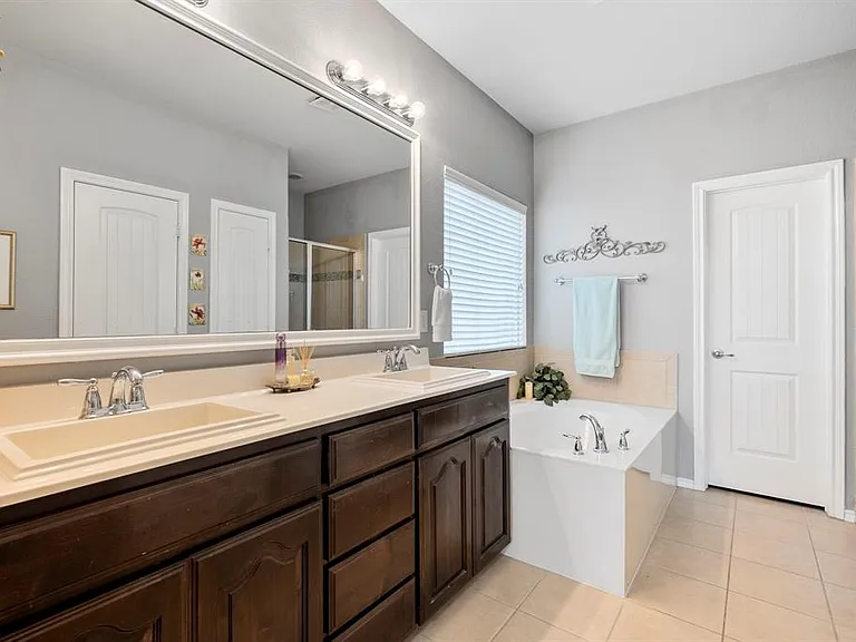 13037 Palancar Dr — Photo 23