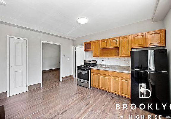 3rd image of 545 Bradford St #1D